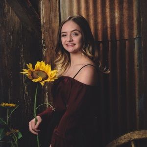 Meet your Posher, Caitlin